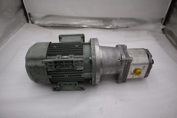 Fcpa718-4 motor pump 220-280/380-480vac 50/60hz 1.84a 1680rpm stock h991 - Image 4