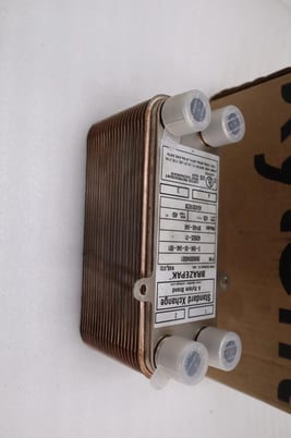 NEW IN BOX Xylem Brazepak BP 400-040/ 569600040001 Plate Heat Exchanger #H967 - Image 3