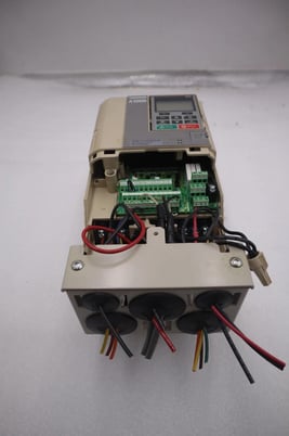 YASKAWA ELECTRIC CIMR-AU4A0004FAA / CIMRAU4A0004FAA REV E VFD DRIVE STOCK 4311 - Image 1