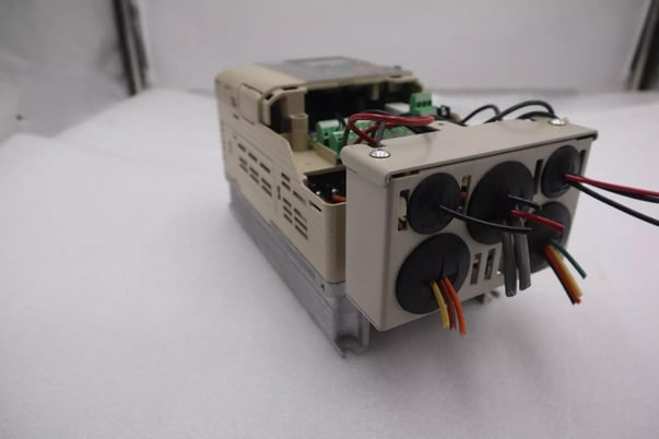 YASKAWA ELECTRIC CIMR-AU4A0004FAA / CIMRAU4A0004FAA REV E VFD DRIVE STOCK 4311 - Image 5