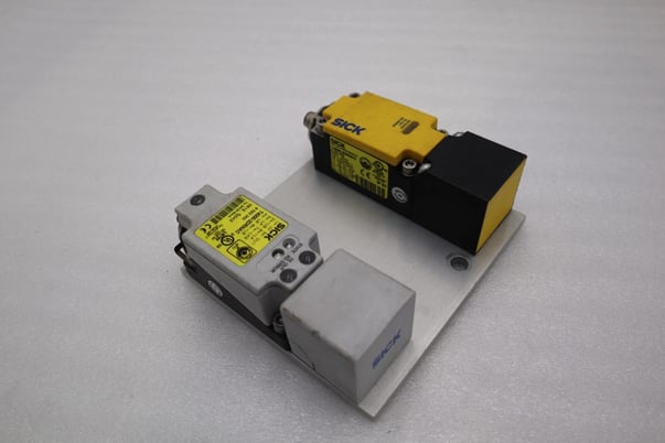 Two sick t4000-2drnac safety switch stock l-381-c - Image 2