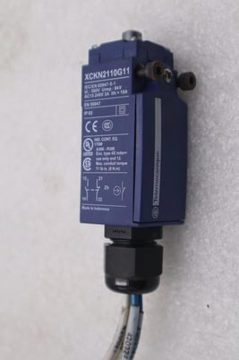 TELEMECANIQUE XCKN2110G11 LIMIT SWITCH #K-2642 - Image 1