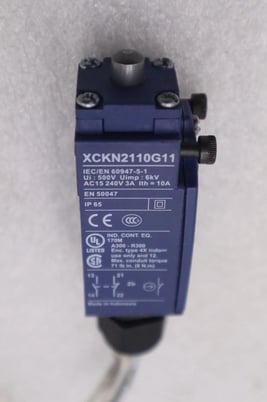 TELEMECANIQUE XCKN2110G11 LIMIT SWITCH #K-2642 - Image 2