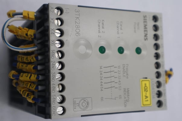 SIEMENS 3TK2806-0BB4, SAFETY RELAY THREE AVAILABLE STOCK 5265 - Image 2