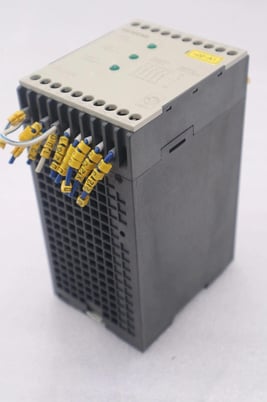 SIEMENS 3TK2806-0BB4, SAFETY RELAY THREE AVAILABLE STOCK 5265 - Image 3