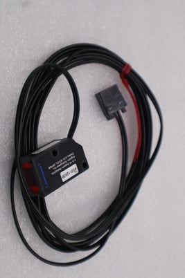 NEW OPEN BOX New Keyence LV-H100 Laser Sensor STOCK L-374-C - Image 1