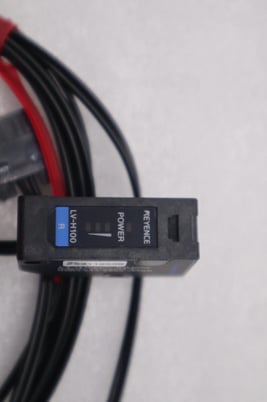 NEW OPEN BOX New Keyence LV-H100 Laser Sensor STOCK L-374-C - Image 3