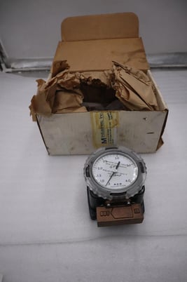 New rcm 1/4-71-l-4 industries flowmeter max pressure 180 psig temp 212f #5683a - Image 1