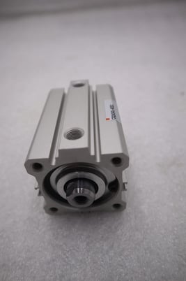 New open box smc cq2as40-40dc, compact cylinder stock k-2551 - Image 3
