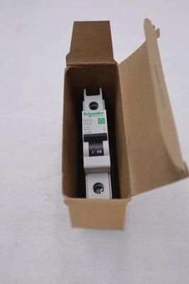 NEW OPEN BOX SCHNEIDER M9F42104 CIRCUIT BREAKER MULTI 9 277V STOCK G907A - Image 1