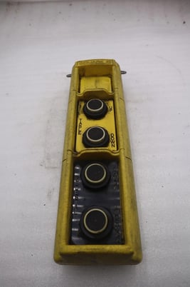 Square d pendant controller skyp4 stock #4702 - Image 1