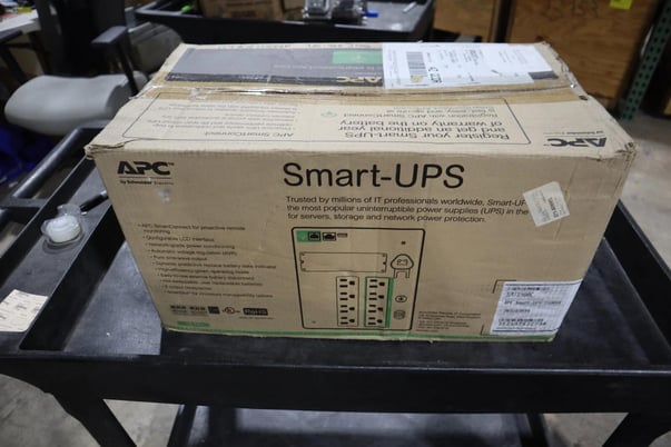 APC Smart-UPS 1500VA Battery Backup Pure Sine Wave Output SMT1500C Power Supply - Image 1
