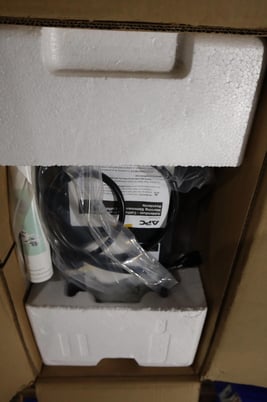 APC Smart-UPS 1500VA Battery Backup Pure Sine Wave Output SMT1500C Power Supply - Image 2