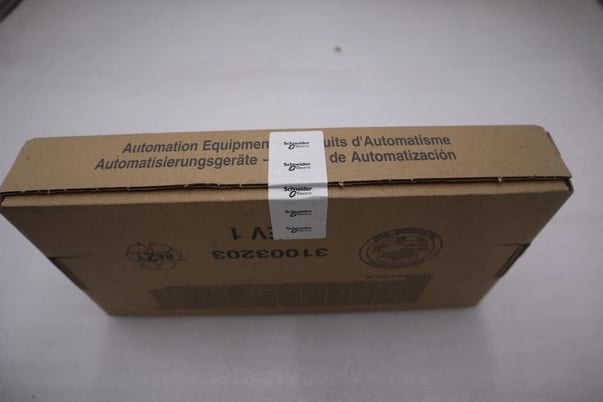 NEW OPEN BOX Schneider 140DAO84000 Discrete Output Module STOCK G455 - Image 2