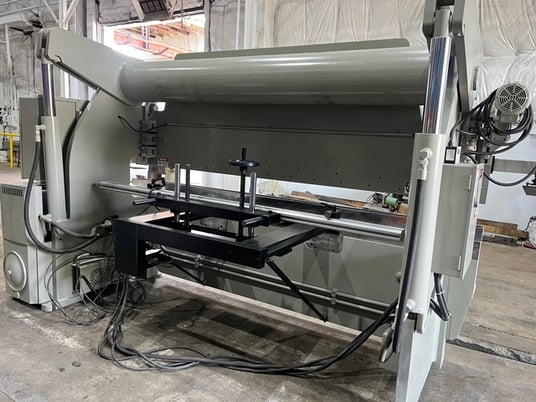 130 Ton, Accurpress #713010, hydraulic press brake, 10' overall, 120" between housing, 8" stroke, 10 HP - Image 3