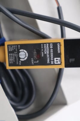 NEW Omron E3S-RS30E42-30 Photoelectric Switch 12-24v-dc STOCK H556A - Image 3
