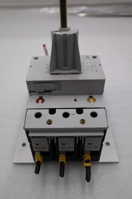 Moeller NZM7-40N 40 Amp 480V 50/60HZ Circuit Breaker STOCK 5332 - Image 1