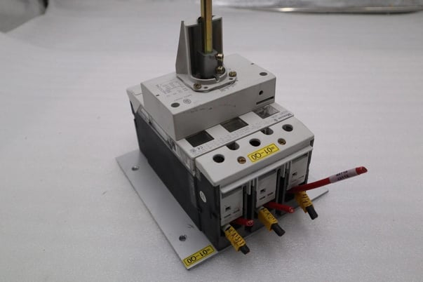 Moeller NZM7-40N 40 Amp 480V 50/60HZ Circuit Breaker STOCK 5332 - Image 4