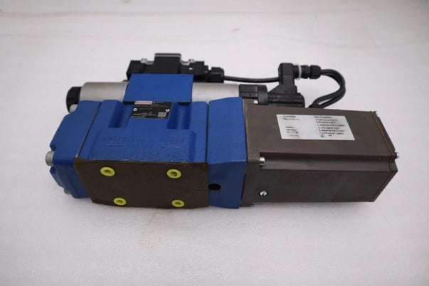 Rexroth Valve R900954260 4WRTE 10 V50l-46/6EG24ETK31/A1M VALVE NEW STOCK H1640 - Image 4