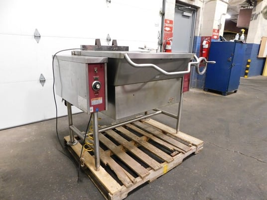 Southbend #BGLT-30, tilting skillet braising pan, 30 gallon, 80000 BTU - Image 3