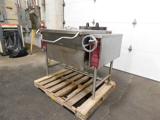 Southbend #BGLT-30, tilting skillet braising pan, 30 gallon, 80000 BTU - Image 4