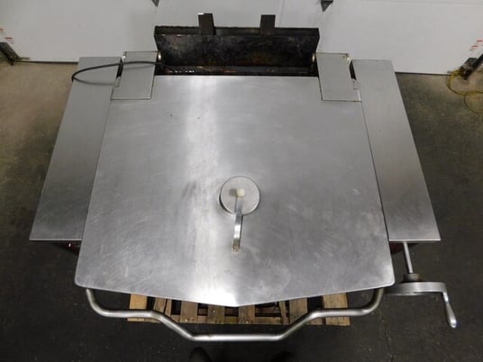 Southbend #BGLT-30, tilting skillet braising pan, 30 gallon, 80000 BTU - Image 10