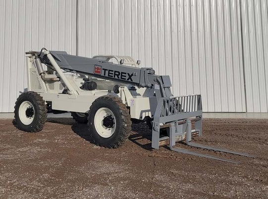 6000 lb. Terex #TH636C, telescopic forklift, 36' lift, John Deere diesel engine, pneumatic tires - Image 2