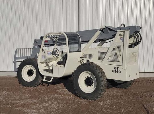 6000 lb. Terex #TH636C, telescopic forklift, 36' lift, John Deere diesel engine, pneumatic tires - Image 3