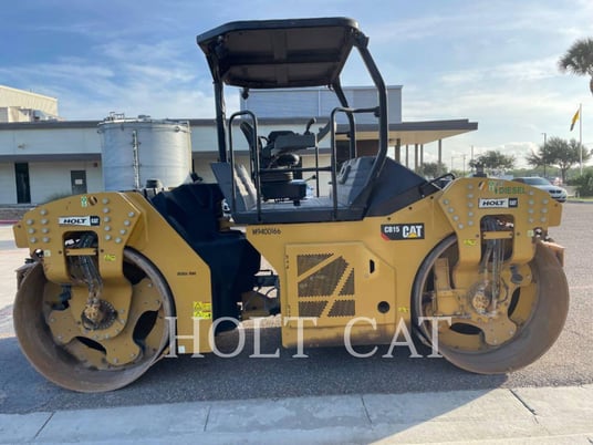 Caterpillar CB15, Vibratory Single Drum Pad, 2543 hours, S/N: M9400166, 2019 - Image 2