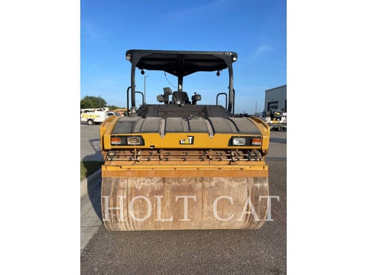 Caterpillar CB15, Vibratory Single Drum Pad, 2543 hours, S/N: M9400166, 2019 - Image 4