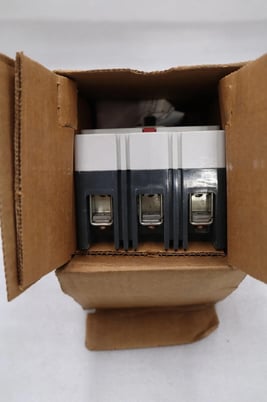 Cutler-hammer hfd3015l ser c 15amp 600vac 3pole industrial circuit breaker #h460 - Image 2