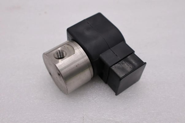 Parker 71216sn1gl00n0d100c2 24vdc psi 500 1/16 10watts stock h1329a - Image 2