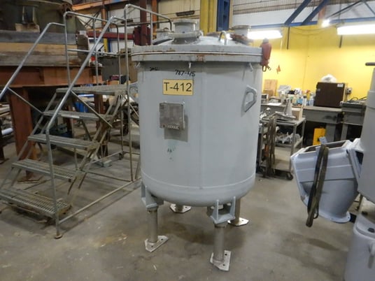 200 gallon DeDietrich, Vertical Glass Lined Tank, Non Jacketed, 3009 Glass, 100 psi/FV @ 500&deg;F Internal - Image 1