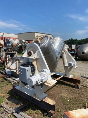 10 cu.ft. Patterson #Twin-Shell-Dry-Blender, Stainless Steel V-Blender w/Bar, 75 lbs/cu.ft., Mounted on Base - Image 1