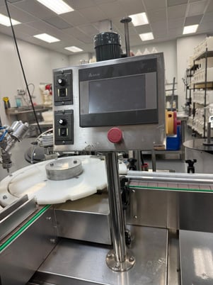 YQ Machinery Co #YQLP-100 #YQGZ-50, Unscrambler Filling & Capping Machine, dual piston filler, 80 BPM, 2018 - Image 8