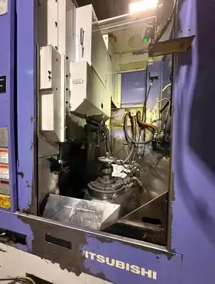 Mitsubishi #SE25A, CNC gear shaper, Fanuc 32iMB, 10" dia., chip conveyor, 2014 - Image 4