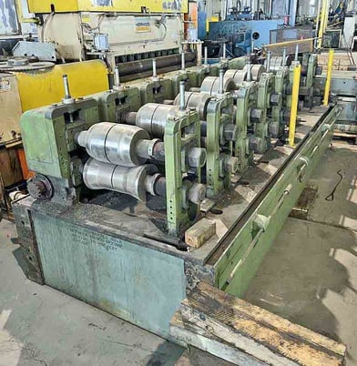 9 Stand, Yoder, rollformer, 24" roll space, 3" diameter arbors, 5.5"-10" vertical adj., 18" horizontal centers - Image 2