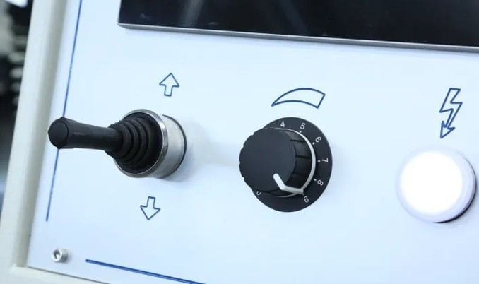 Rekord #CK-300-TH, twin head grinder, 13.75" knife diameter, 1" stroke, PLC, 2024 - Image 6