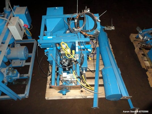Novatec #MCS-206, 3 component volumetric blend system, pneu pump - Image 4