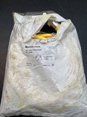 Pepperl+fuchs 912580 female cordset 7/8in 3-pin stoow used - Image 1