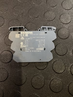 Siemens 3rq3018-1ab00 sirius coupling relay 24v ac/dc used - Image 1