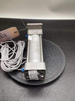 Smc ncda1f200-0400-a53l tie rod air cylinder used - Image 2