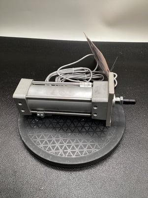 Smc ncda1f200-0400-a53l tie rod air cylinder used - Image 3