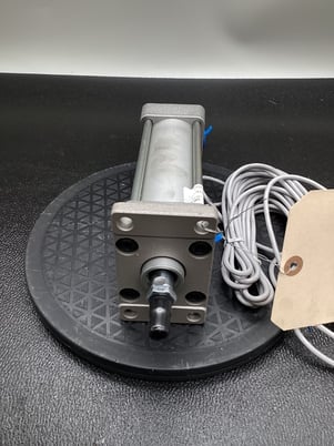 Smc ncda1f200-0400-a53l tie rod air cylinder used - Image 4