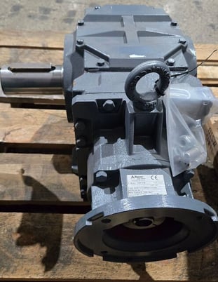 Bauer HP bk60-11u-c/nema182t RPM /av bevel geared motor used - Image 3