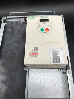 SCHNEIDER ATV212HD22N4 Variable Speed Drive USED - Missing Front Cover - Image 2