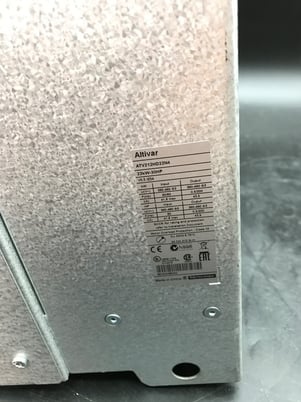 SCHNEIDER ATV212HD22N4 Variable Speed Drive USED - Missing Front Cover - Image 4