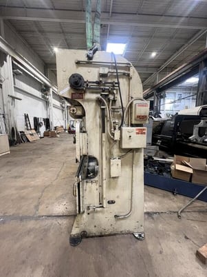 35 Ton, DiAcro #14-72, hydra-mechanical power press brake, 6' overall, 62" between housing, 2" stroke, 1963 - Image 7