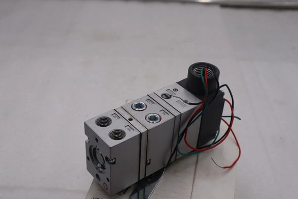 New controlair o/b 0-30psi electric to pneumatic transducer 550-aia stock l-785 - Image 4