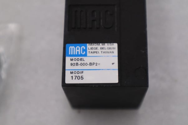 Mac 92b-000-bp2=1705 / 92b-000-bp2 solenoid valve manifold base stock h801a - Image 3